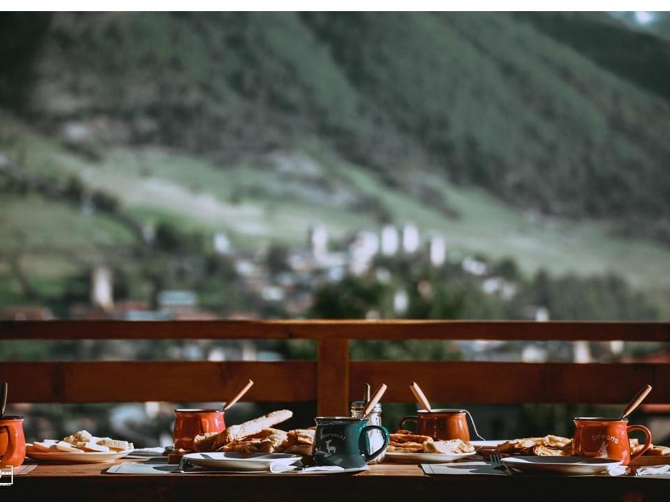 Mountain Cabins 梅斯蒂亚 外观 照片
